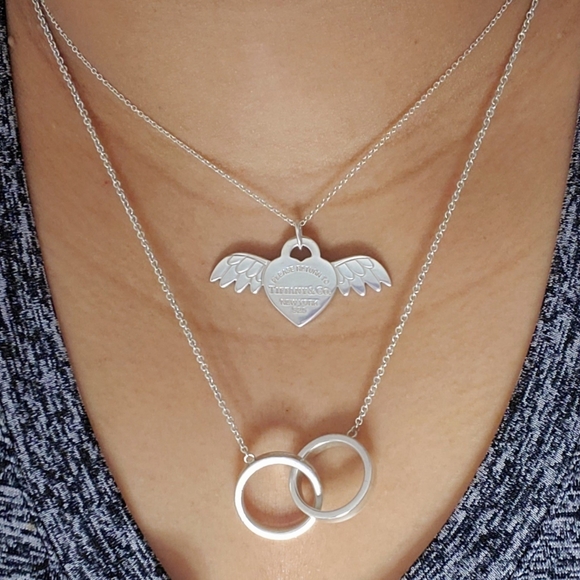 SOLD Interlocking Circles Necklace - Picture 11 of 11